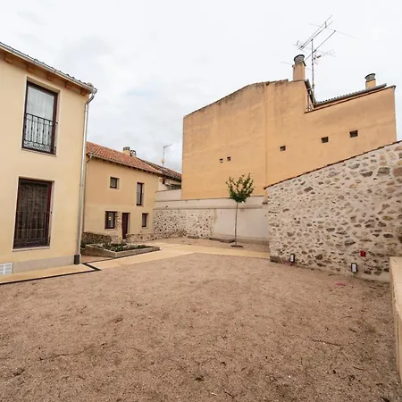 Housing Puente De San Lorenzo 招待所