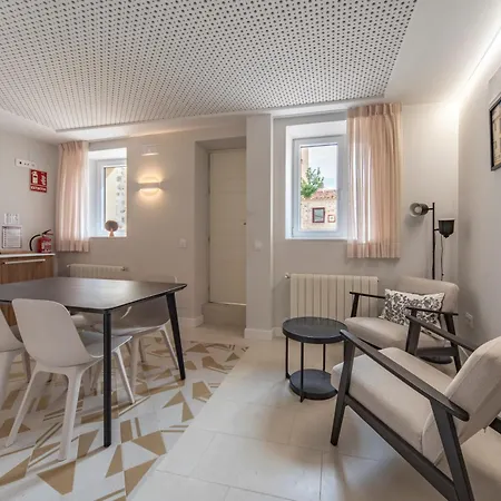 Housing Puente De San Lorenzo 招待所