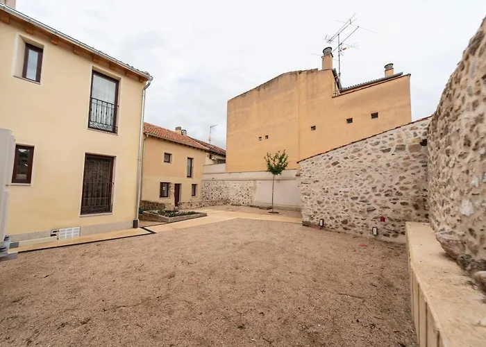 Housing Puente De San Lorenzo Guest house