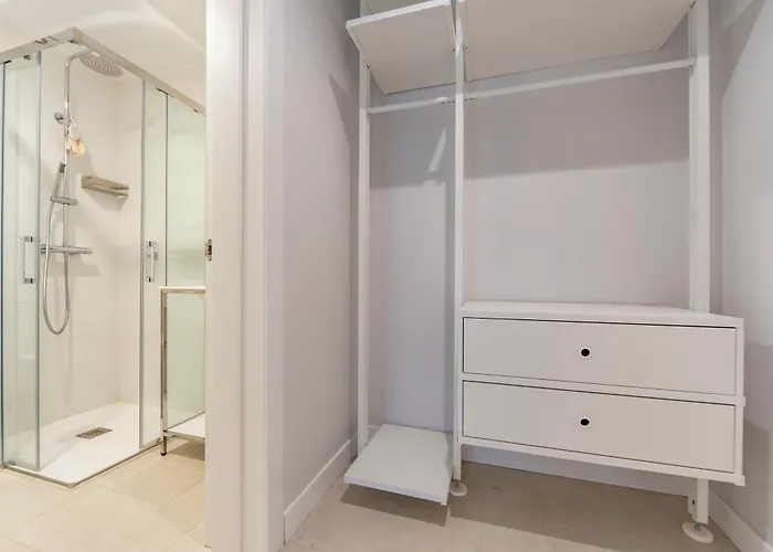 Housing Puente De San Lorenzo 招待所 *